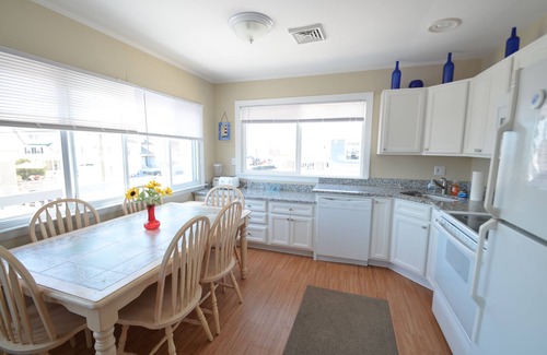 North Beach Haven House | Second Floor, Fantastic Water Views, Bay Beach, Pet Friendly.