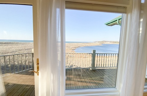Manistee Condo | Second Floor Lake Michigan Condo with Sunset Views