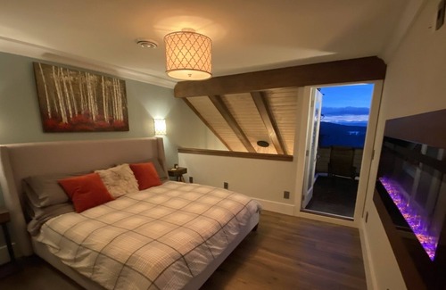 Halfmoon Bay House | Secret Cove Retreat town house with stunning ocean views