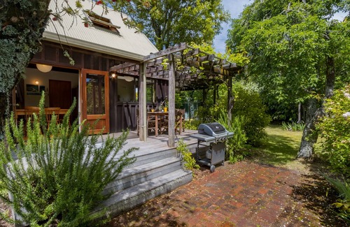 Marahau House | Secret Garden Lodge - Marahau Holiday Home