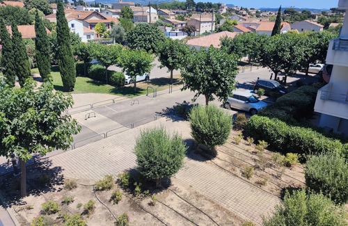 Le Merlan Apartment | Secure apartment close to all amenities.