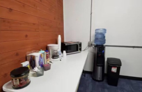 South Loop Hotel | Secure, Quiet, Solo Traveler's Fave, Free Coffee!