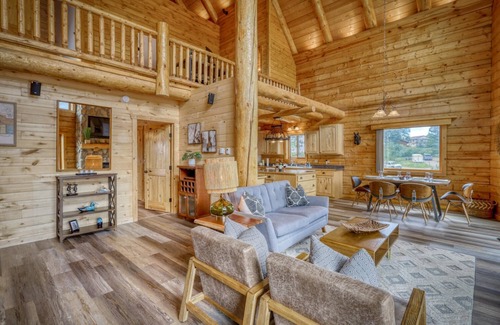 Pagosa Highlands House | See Fall's Changing Colors! Mountain Spruce Retreat: Pet-Friendly Cabin w/View, Deck, Pool Table