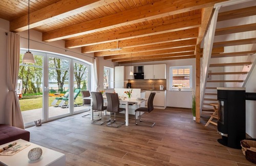 Warin House | Seeblick Warin - Very high quality vacation home directly on Lake Warin