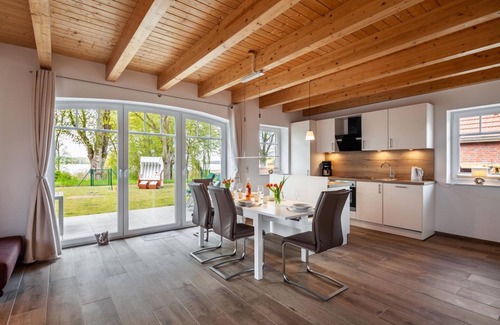 Warin House | Seeblick Warin - Very high quality vacation home directly on Lake Warin