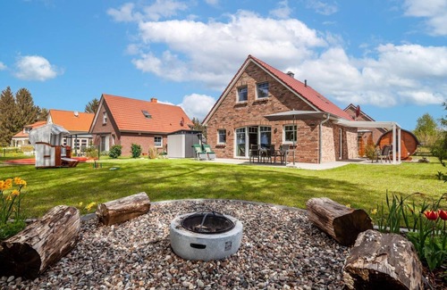 Warin House | Seeblick Warin - Very high quality vacation home directly on Lake Warin