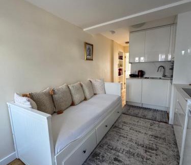 Tea Green Apartment | Sela House - Luton Airport