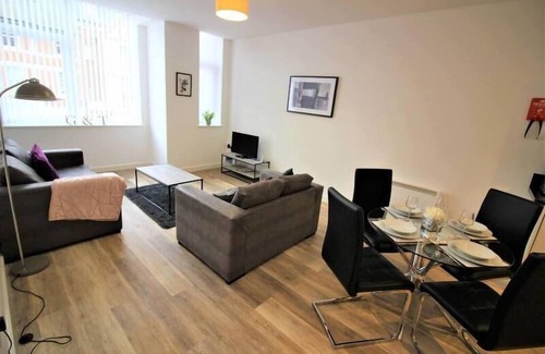 Chester Apartment | Self Catered Accommodation With Parking