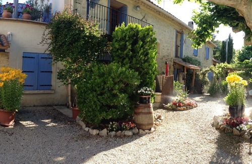 Rognonas Apartment | Self-Catering 2 Bedroom/2 Bathroom Apartment with AC in the Heart of Provence