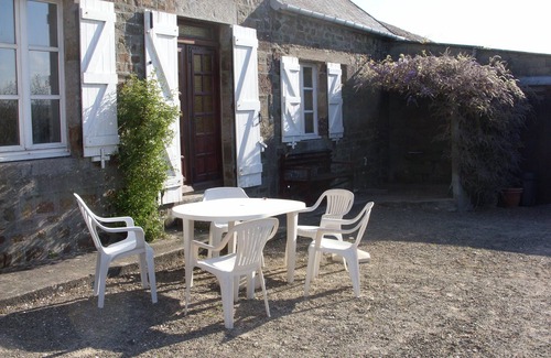 Sourdeval-les-Bois House | Self catering holiday farmhouse, beautiful scenery, hamlet, nr coast, Normandy