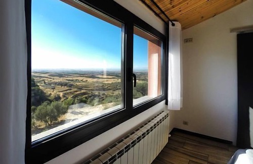 Cubells Cottage | Self catering La Granja del Besa for 8 people