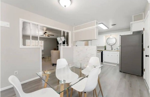 Lubbock House | Self Check-in/Full kitchen/Central location