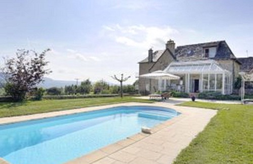 Castelnau-de-Mandailles House | Self-contained 2-4 person gîte with shared pool