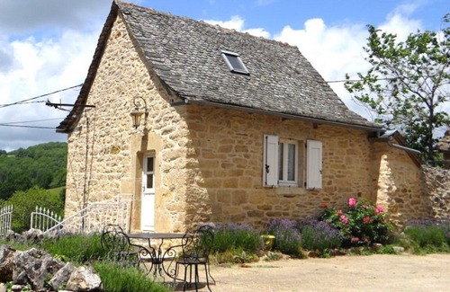 Castelnau-de-Mandailles House | Self-contained 2-4 person gîte with shared pool