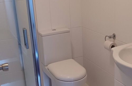 North West Apartment | Self-contained annex close to all transport links in Glasgow's West End