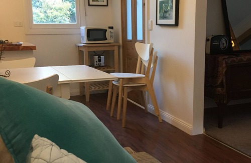Buninyong Cottage | Self contained, comfortable and a lovely private garden setting