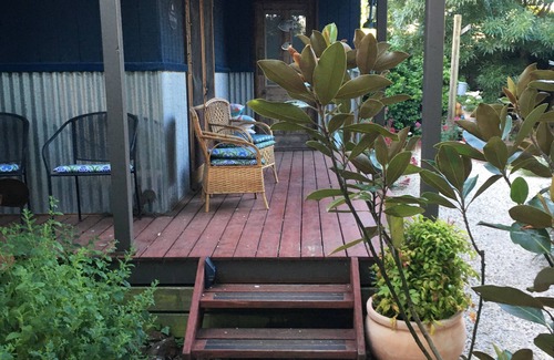 Buninyong Cottage | Self contained, comfortable and a lovely private garden setting