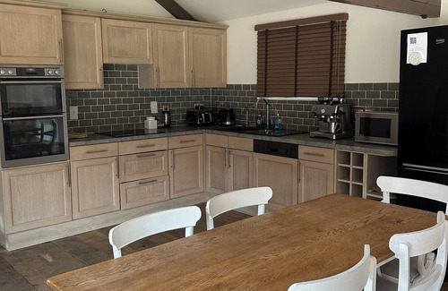 Burcombe Cottage | Self Contained Open Plan Cottage - Hot Tub and Pool. 2 Bedroom/Ensuite Bathrooms