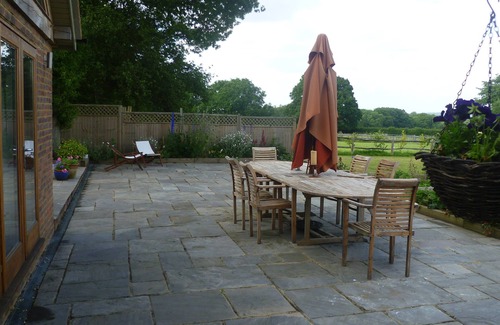 Haslemere Apartment | Self Contained Small Barn in Rural AONB