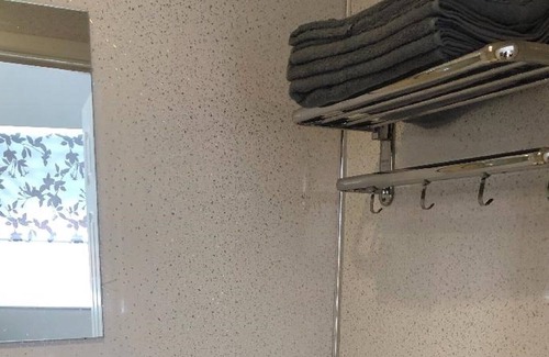 Sudbury Apartment | Self Contained Studio Flat/Annex Sleeps 1 - 4 People