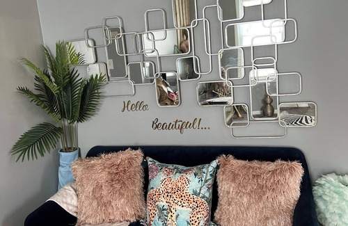 Redford House | SelfieBnb | Great for Content Creation & Selfies