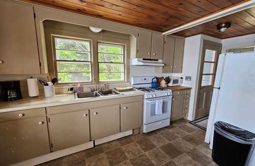 Stonington House | Sellers Shore Cottage - Oceanfront, Cape - Private