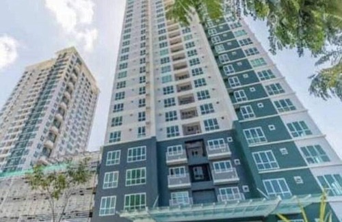 Davao Condo | Seme 1br at abreezaplace towers ! With WIFI & Netflix with partition