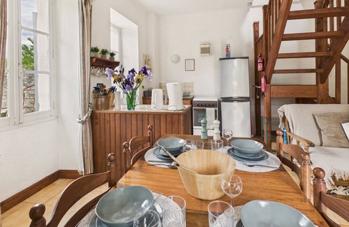 Montignac Ski Chalet | Semi-detached gîte for 4 - shared pool - garden