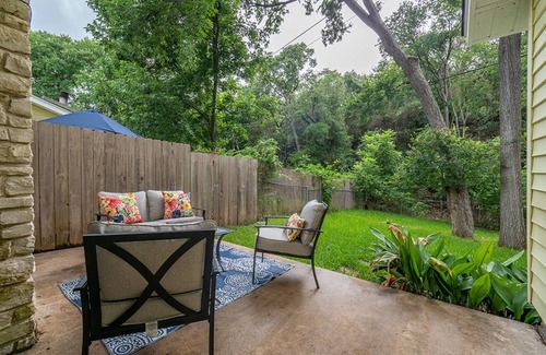 Highland Hills House | Semi-Dethatched Home- Northwest Hills- Backyard