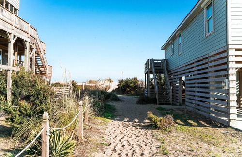 Rodanthe Cottage | Semi oceanfront! and dog-friendly