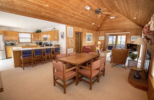 Duck House | Semi-Oceanfront, secluded Beach Cottage, Close to Beach! SA210, Farmer
