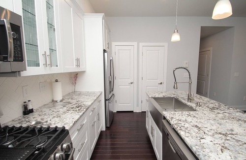Newbold House | Sensational 3Bed/2Bath w/GATED PARKING! Sleeps 10!