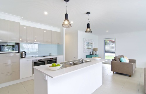 Tugun House | Sentosa at Tugun Beachfront Holiday Home