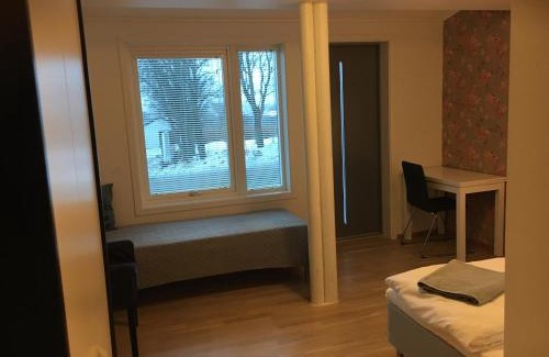 Hamaroy Hotel | Sentrumsgården Motell AS