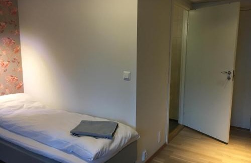 Hamaroy Hotel | Sentrumsgården Motell AS