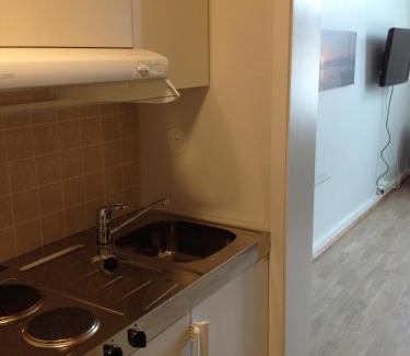 Hamaroy Hotel | Sentrumsgården Motell AS