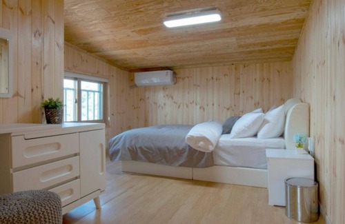 Seosan House | Seosan Woongdo Story Pension