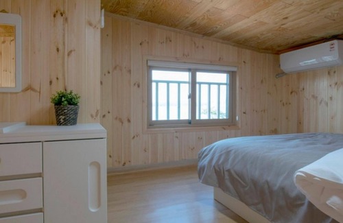 Seosan House | Seosan Woongdo Story Pension