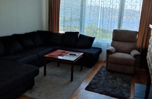 Biri House | Separate rooms in a large house,on the E6 road