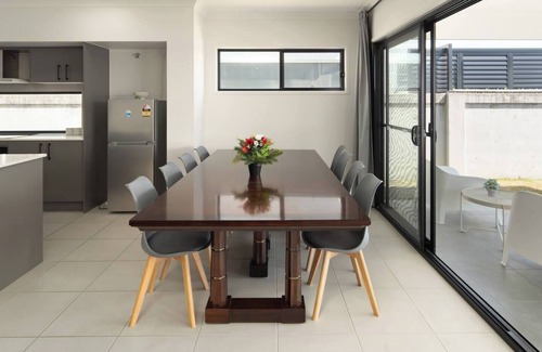 Gold Coast House | Serena by the Water Family Retreat in Hope Island