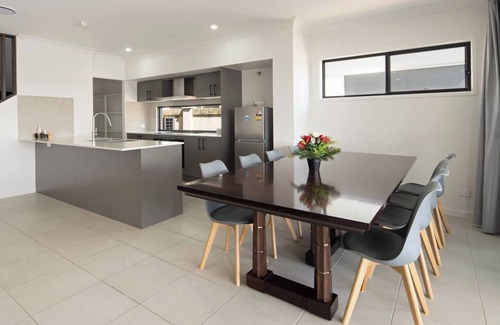 Gold Coast House | Serena by the Water Family Retreat in Hope Island