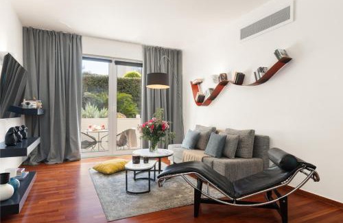 Vouliagmeni Apartment | Serena Calm Pool House