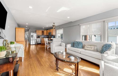 Salisbury Apartment | Serendipity Beach Retreat Nautical Retreat