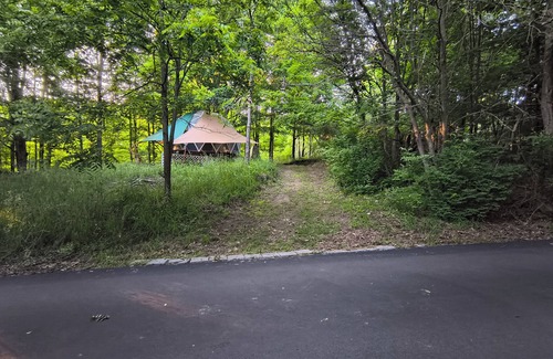 Frankfort Cottage | Serene 1-bedroom dome in Frankfort,steps away from townn