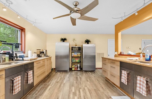 Brodnax House | Serene 22-Acre Country Haven for Families & Groups
