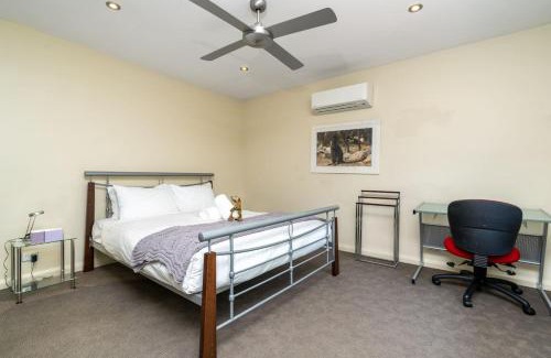 Griffith House | Serene 2BR House near the heart of Kingston - Hosted by CanStay