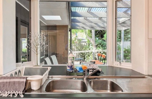 Frankston House | Serene 4B2B House Near Mornington w parking WIFI