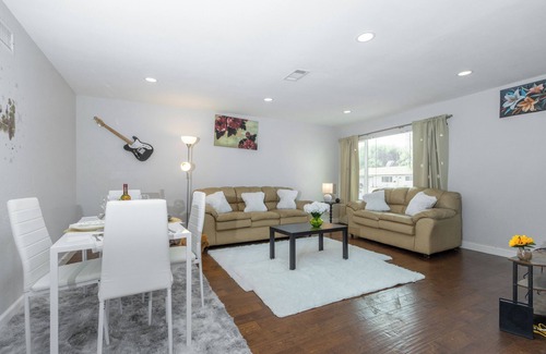 Santa Susana House | Serene and cozy 3bedroom/2bath home