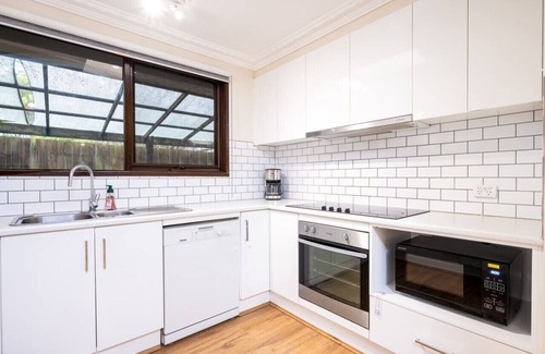 Berwick House | Serene and Spacious Retreat on the Hills