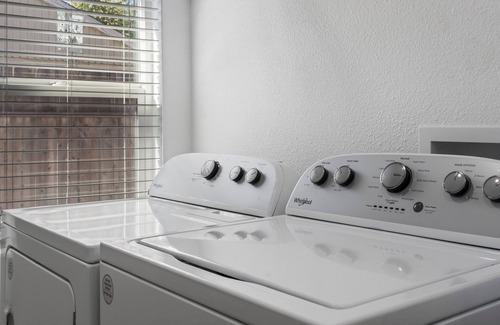 Modesto House | Serene and Stylish Getaway - Modesto, CA